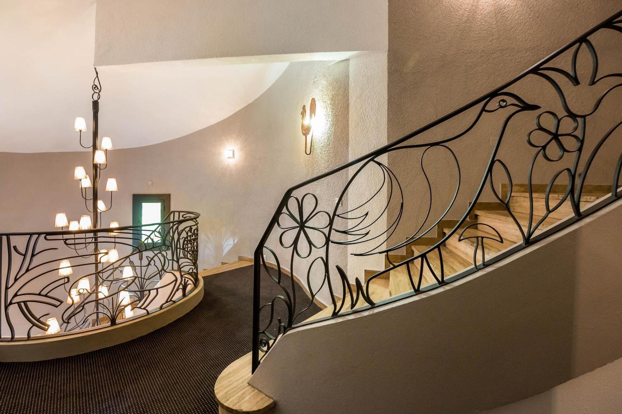 Hotel & Spa Les Bartavelles Crots Exterior photo