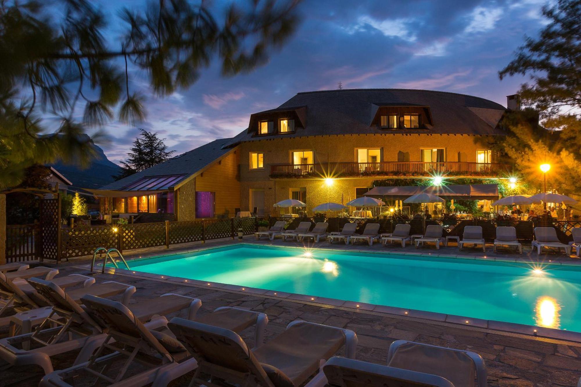 Hotel & Spa Les Bartavelles Crots Exterior photo