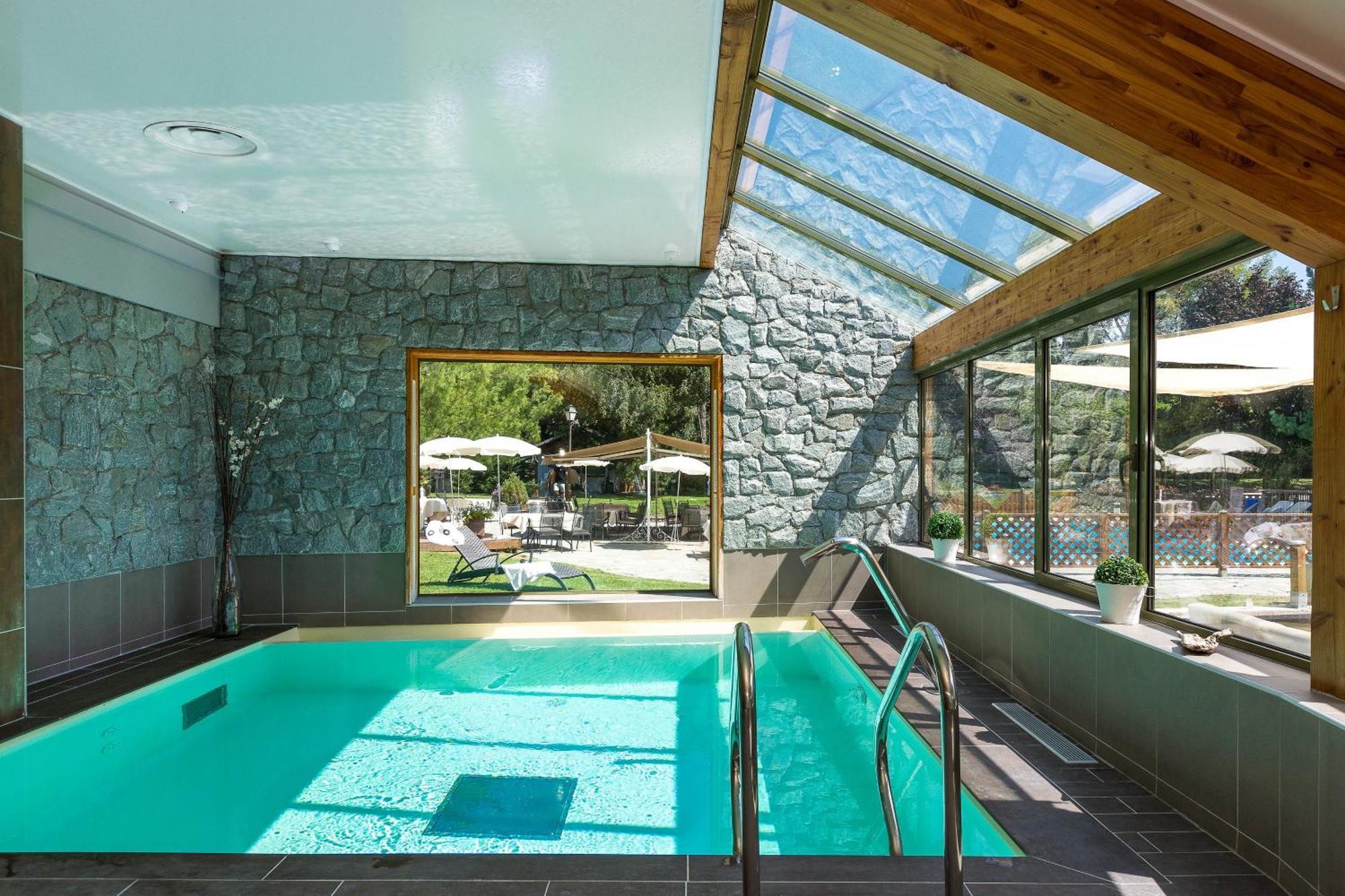 Hotel & Spa Les Bartavelles Crots Exterior photo