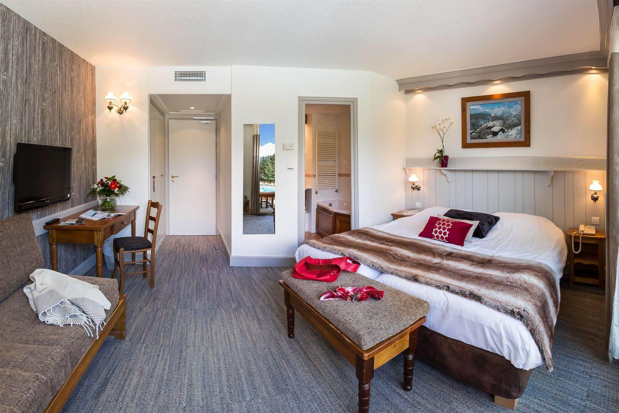 Hotel & Spa Les Bartavelles Crots Exterior photo